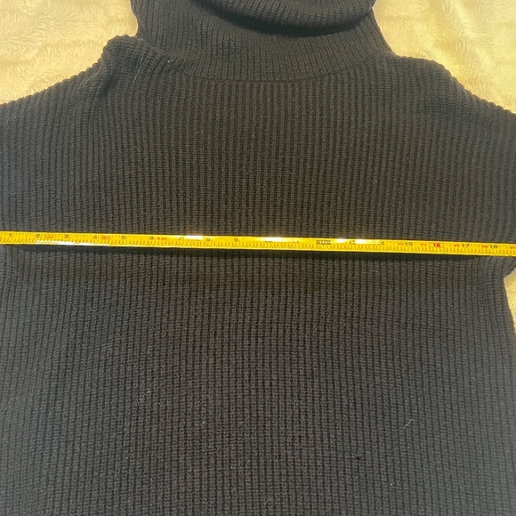 Turtle neck sweater - Small - - Picture 3 of 5
